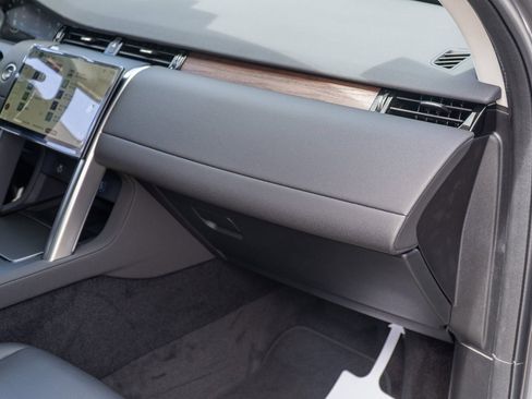 Used 2025 Land Rover Discovery Sport S image 21