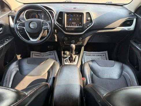 Used 2016 Jeep Cherokee Trailhawk AWD/4WD image 25