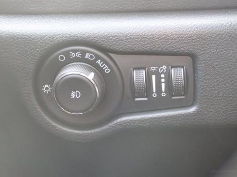 New 2026 Chrysler Pacifica Select image 15