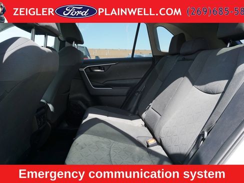 Used 2021 Toyota RAV4 XLE FWD image 4