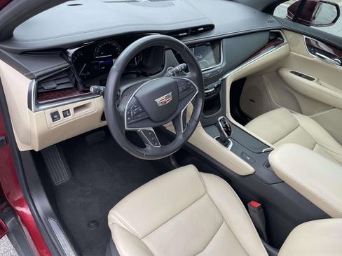 Used 2018 Cadillac XT5 Luxury w/ Driver Awareness Package image 18