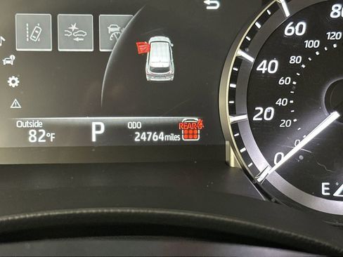 Used 2025 Toyota Highlander LE FWD image 15