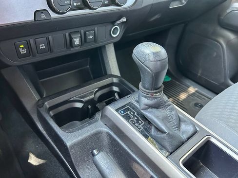 Used 2022 Toyota Tacoma SR5 w/ Technology Package RWD image 28