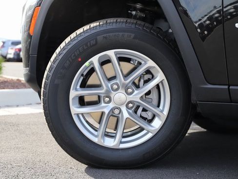 New 2025 Jeep Grand Cherokee L Laredo image 2