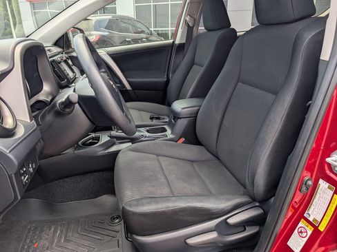 Used 2017 Toyota RAV4 LE FWD image 7