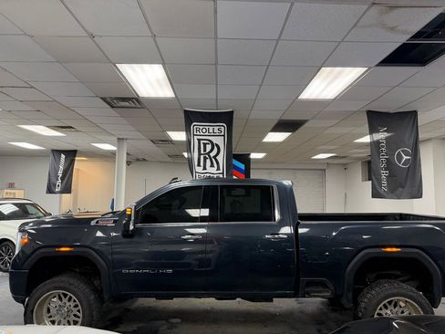 Used 2022 GMC Sierra 3500 Denali w/ Denali Ultimate Package AWD/4WD image 11