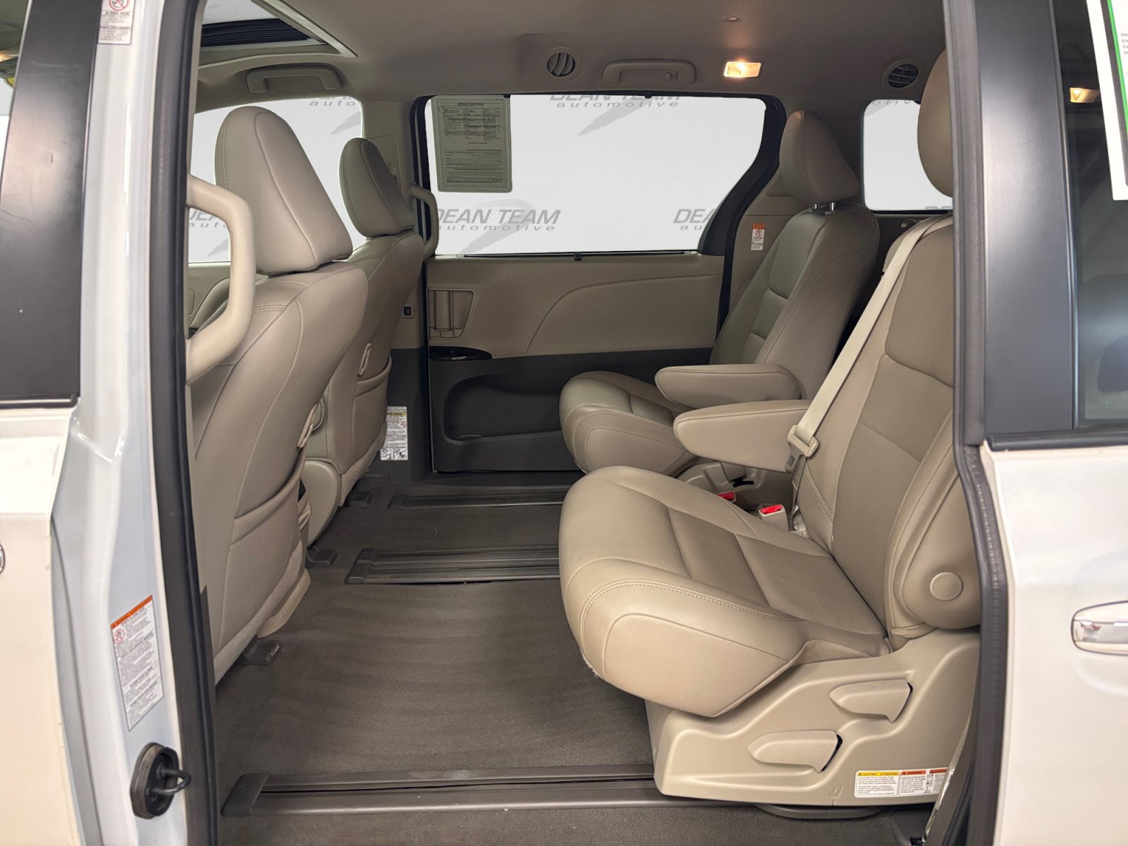 Used 2020 Toyota Sienna XLE FWD image 12
