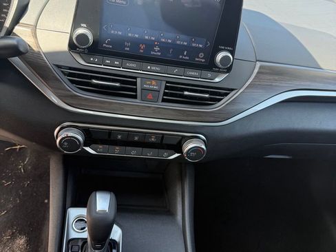 Used 2025 Nissan Altima 2.5 SV AWD/4WD image 10