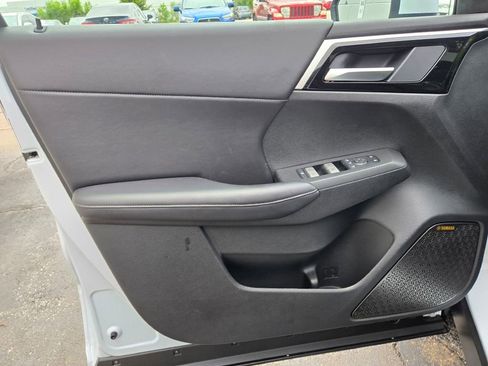 New 2025 Mitsubishi Outlander SE image 19
