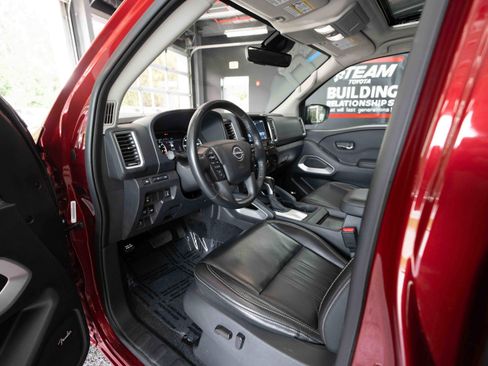 Used 2023 Nissan Frontier SV w/ SV Premium Package AWD/4WD image 8