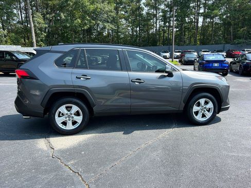 Used 2020 Toyota RAV4 XLE w/ Convenience Package FWD image 4