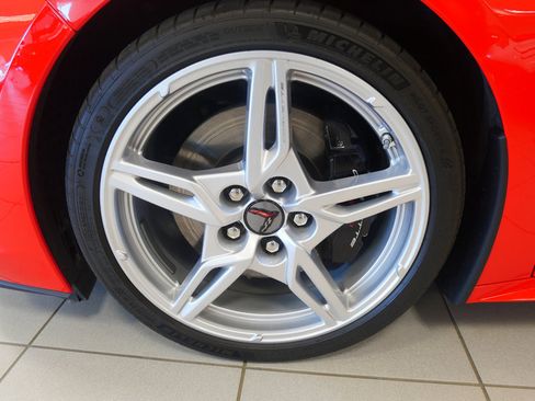 Used 2024 Chevrolet Corvette Stingray Preferred Cpe w/ Z51 Performance Package RWD image 17