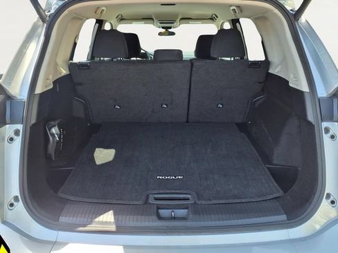 Used 2025 Nissan Rogue SV FWD image 4