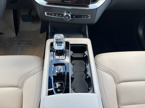 New 2026 Volvo XC90 T8 Plus w/ Protection Package Premier AWD/4WD image 13