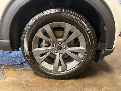 Used 2022 Ford Explorer XLT w/ Equipment Group 202A AWD/4WD image 29