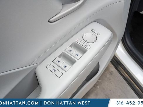 Used 2025 Hyundai Kona SEL AWD/4WD image 9