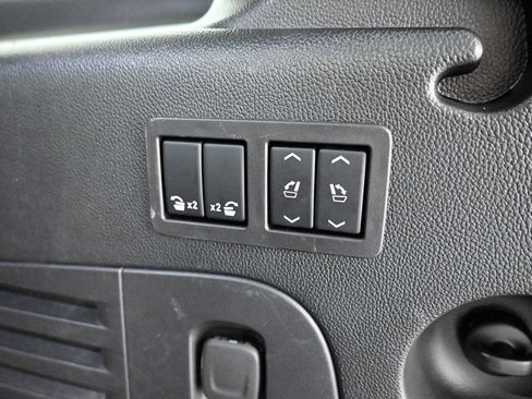 Used 2020 Cadillac Escalade ESV Platinum image 34