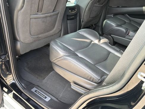 Used 2018 Cadillac Escalade Platinum image 42