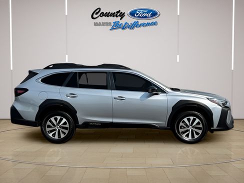 Used 2023 Subaru Outback Premium AWD/4WD image 6