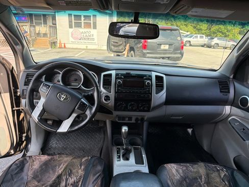 Used 2012 Toyota Tacoma 4x4 Double Cab w/ SR5 Pkg image 10