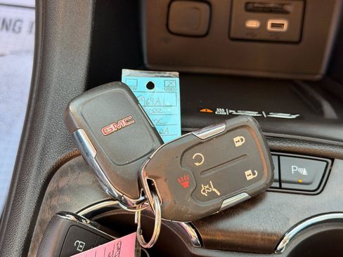 Used 2022 GMC Acadia Denali w/ GMC Pro Grade Package AWD/4WD image 37