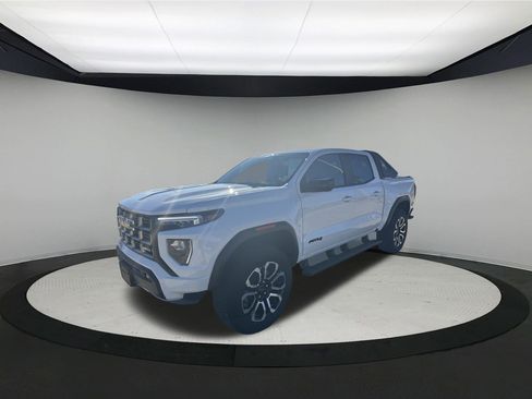 Used 2025 GMC Canyon AT4 w/ Nightfall Edition image 3