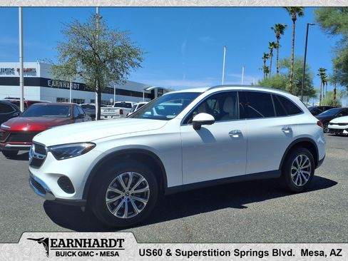 Used 2024 Mercedes-Benz GLC 300 image 1