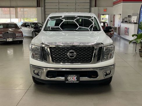 Used 2018 Nissan Titan SV image 6