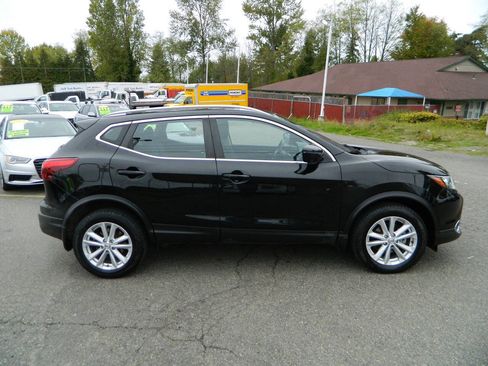 Used 2018 Nissan Rogue Sport SV w/ SV Technology Package image 9