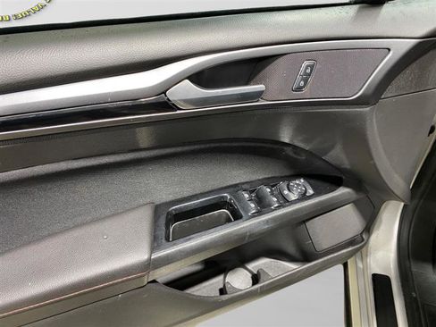 Used 2015 Ford Fusion SE w/ Equipment Group 201A image 8