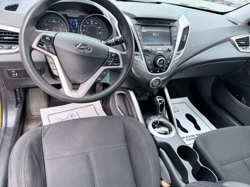 Used 2015 Hyundai Veloster FWD image 9