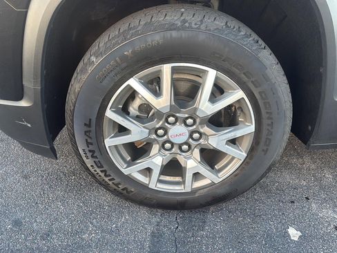 Used 2023 GMC Acadia SLE w/ Driver Convenience Package image 10