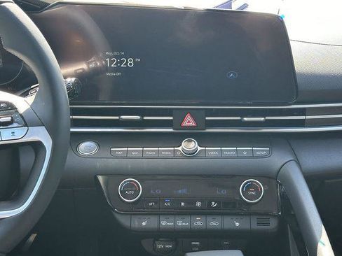 New 2025 Hyundai Elantra SEL image 28