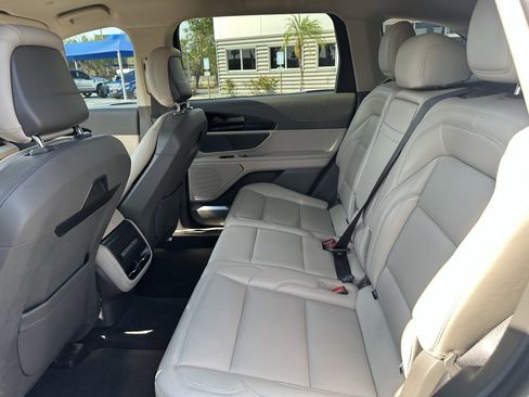 Used 2024 Lincoln Nautilus Premier image 17