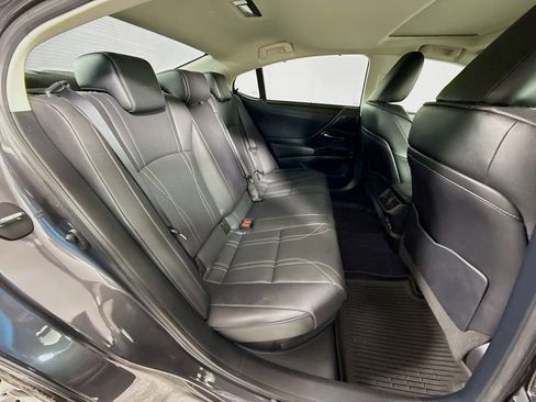 Used 2022 Lexus ES 300h Ultra Luxury w/ Accessory Package 2 image 29