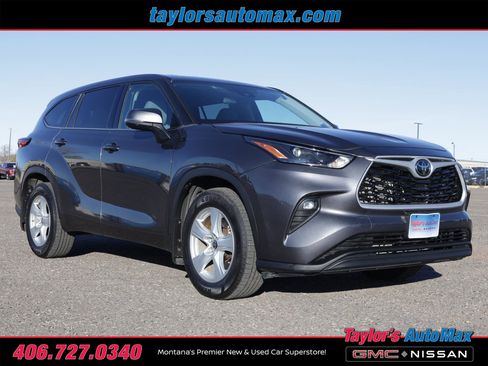 Used 2022 Toyota Highlander LE image 2