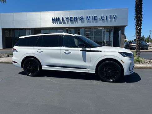 Used 2025 Lincoln Aviator Reserve w/ Luxury Package AWD/4WD image 2