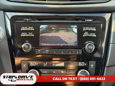 Used 2017 Nissan Rogue SV AWD/4WD image 12