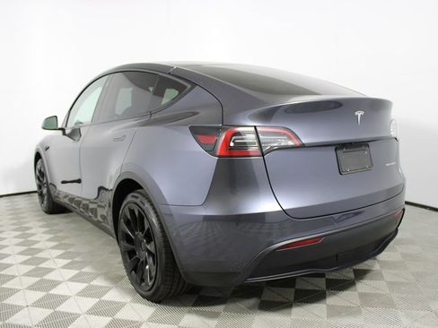 Used 2021 Tesla Model Y Long Range image 32