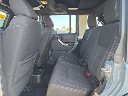 Used 2014 Jeep Wrangler Unlimited Rubicon w/ Connectivity Group image 13