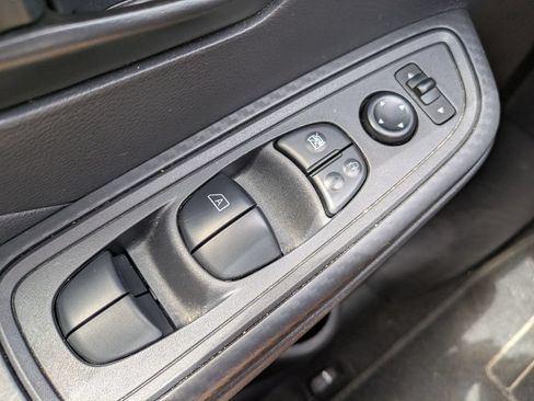 Certified 2025 Nissan Versa S FWD image 22