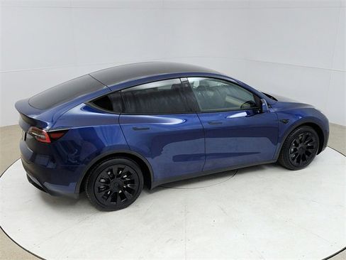 Used 2021 Tesla Model Y Long Range image 19
