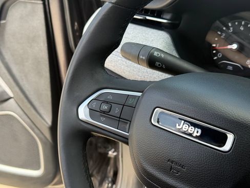 Used 2023 Jeep Compass Latitude AWD/4WD image 14