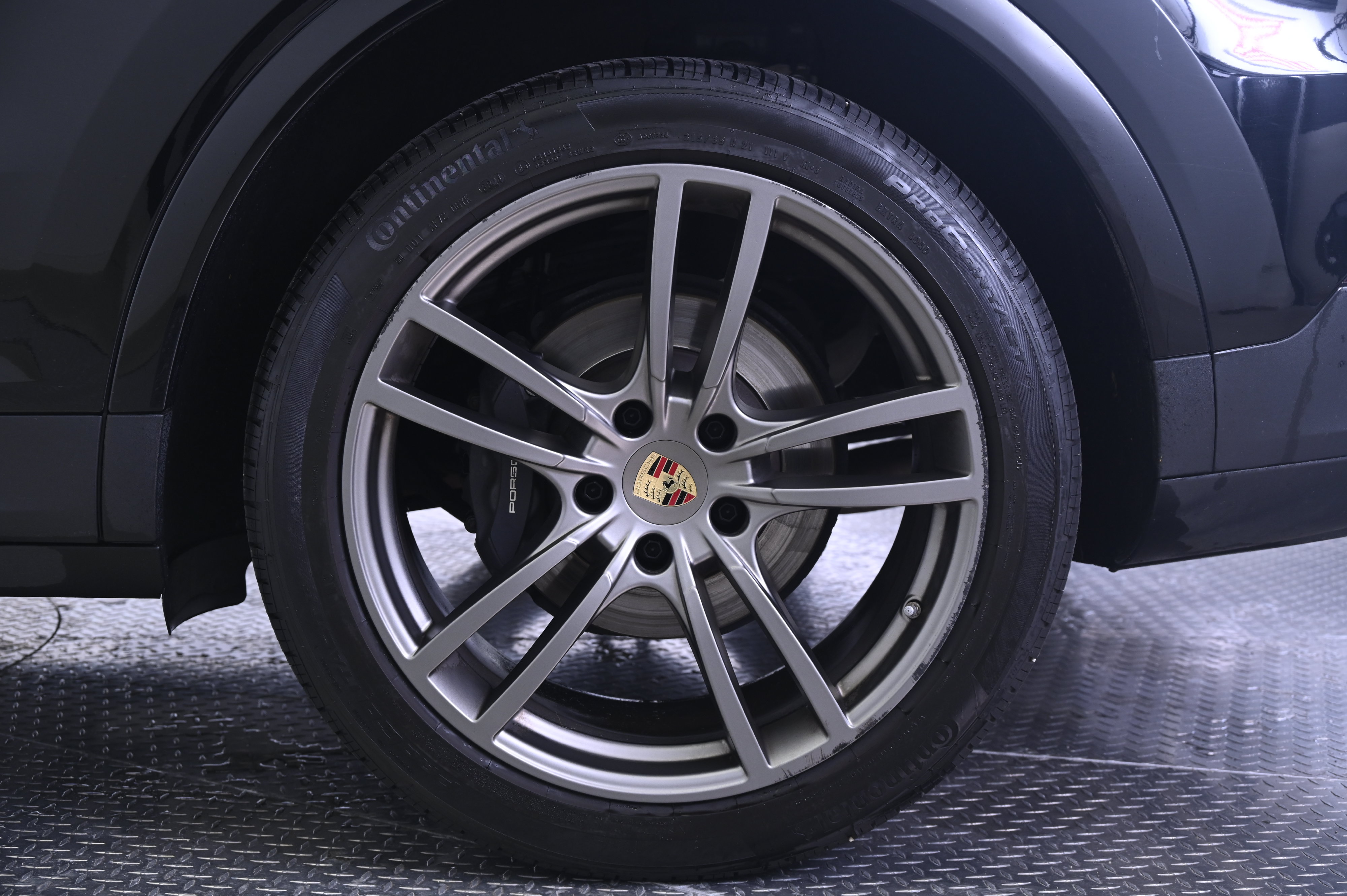 Certified 2023 Porsche Cayenne AWD/4WD image 12