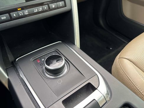 Used 2019 Land Rover Discovery Sport HSE image 32