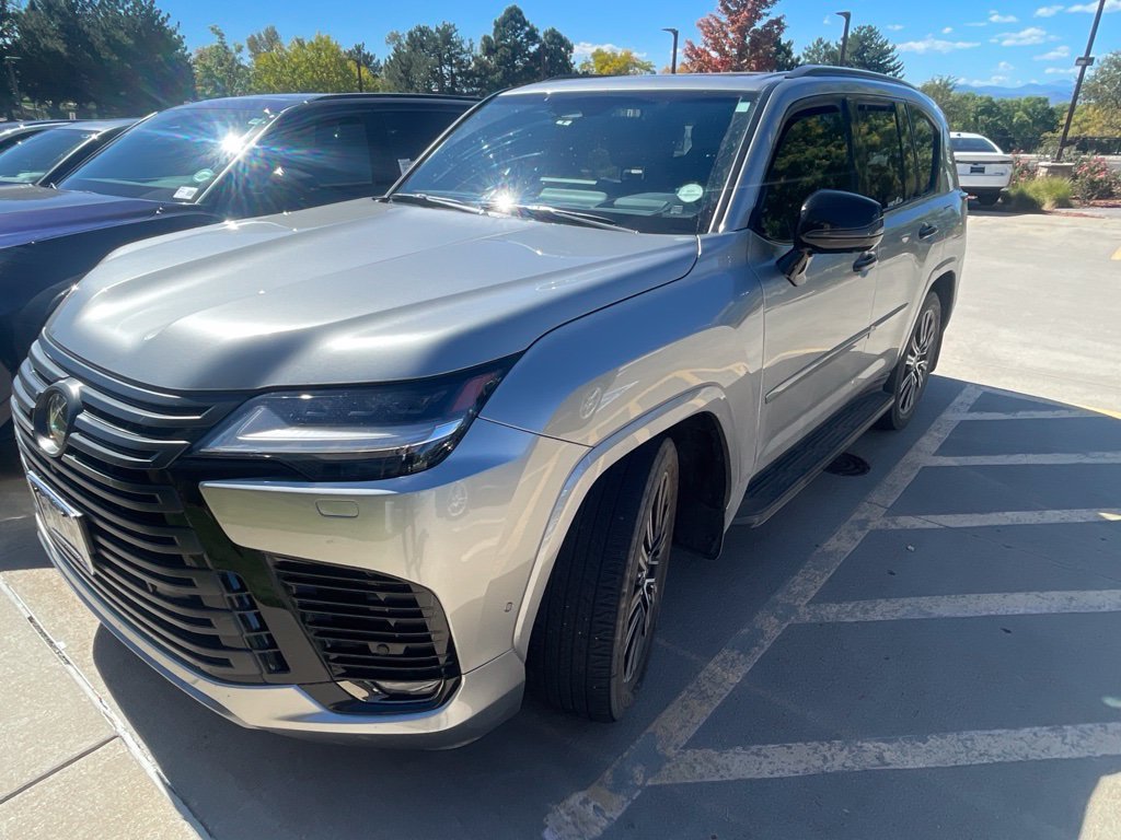 Used 2025 Lexus LX 700h Luxury w/ Appearance Package AWD/4WD image 2
