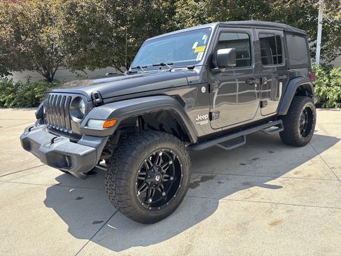 Used 2020 Jeep Wrangler Unlimited Sport S AWD/4WD image 3