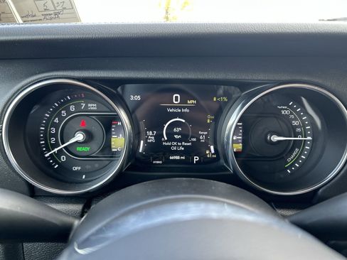 Used 2021 Jeep Wrangler Unlimited Sahara w/ Dual Top Group AWD/4WD image 26