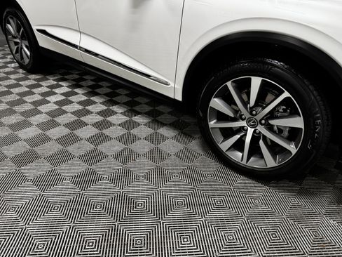 Certified 2025 Acura MDX FWD w/ Technology Package image 17