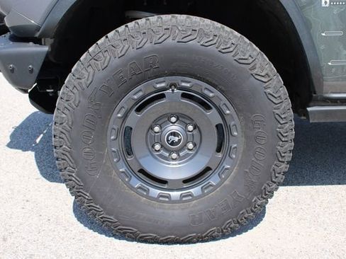 Used 2024 Ford Bronco Everglades image 33